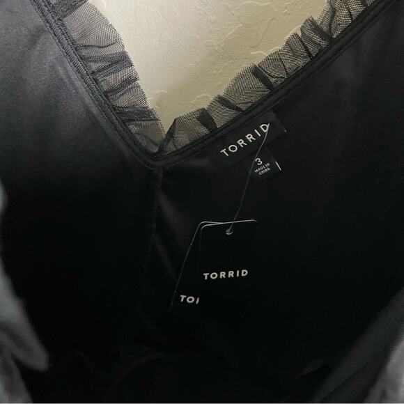 Torrid Black Mesh Ruffle Top 3X NWT 18859307 - Picture 4 of 16